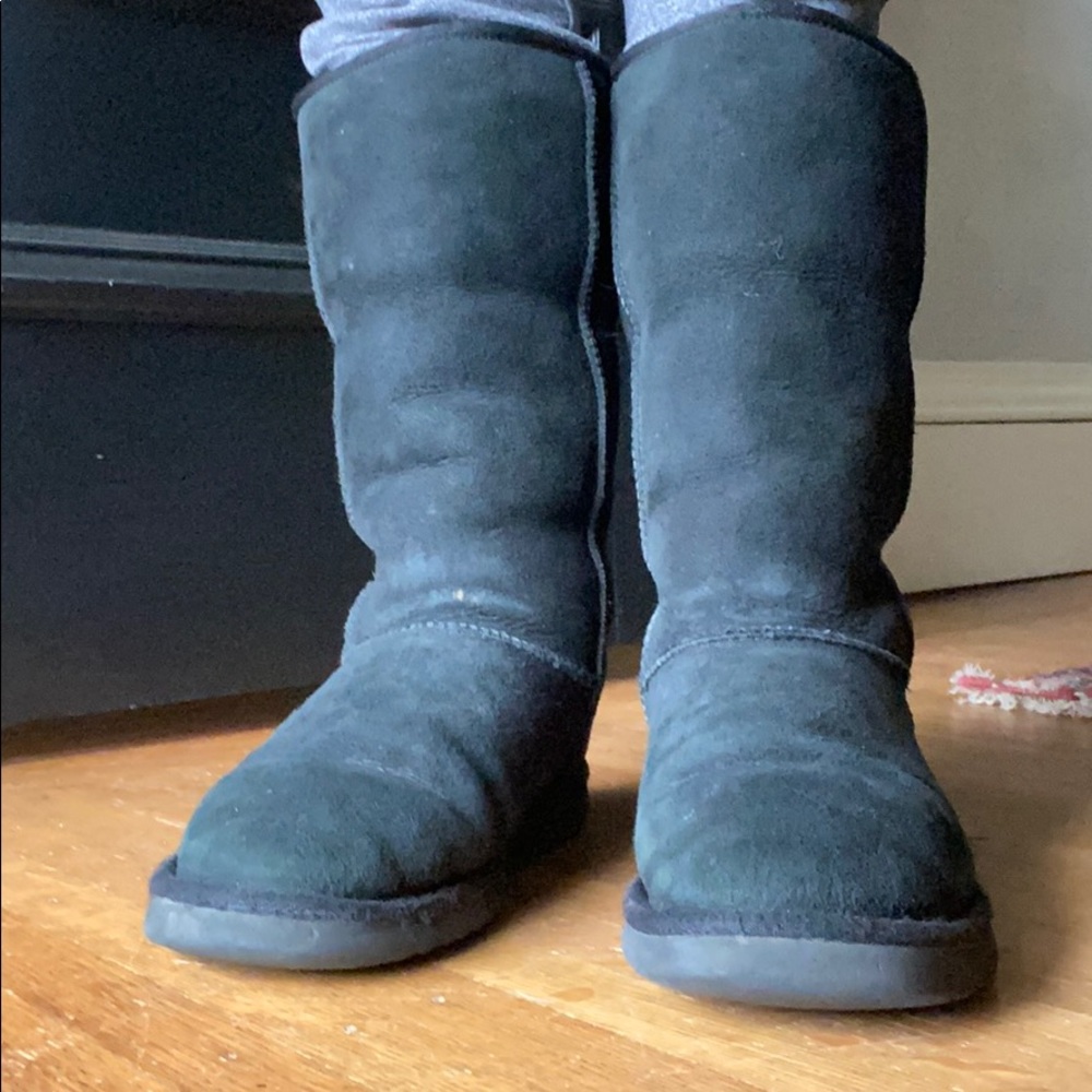 Black classic tall ugg boot - size 8 - Picture 2 of 13